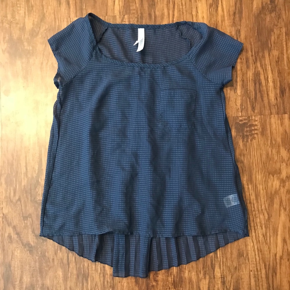 Cute flowy blouse in size XS